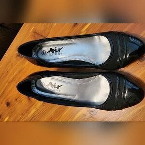 Black heels size 8